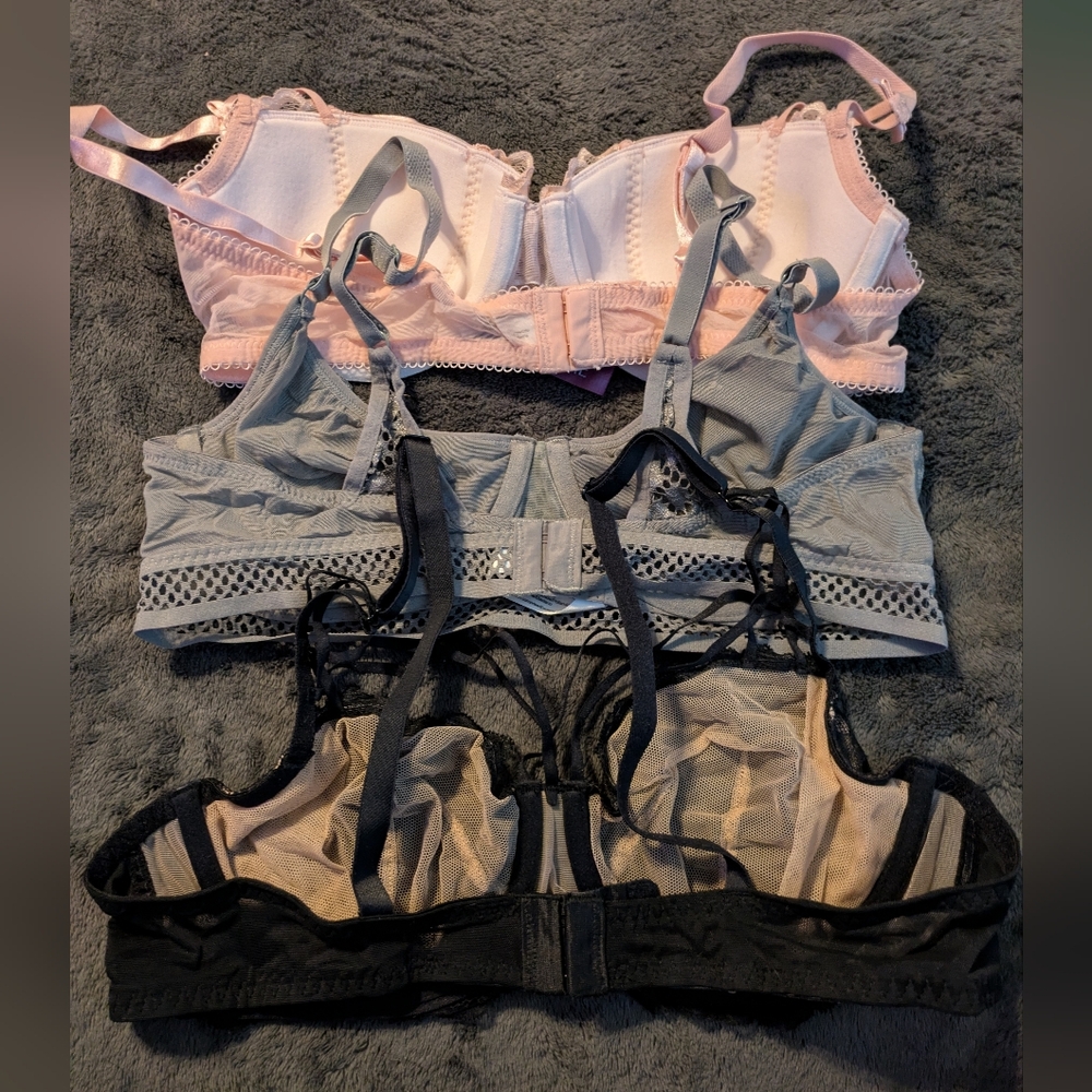 Lot Of 6 Bras - Picture 2 of 6